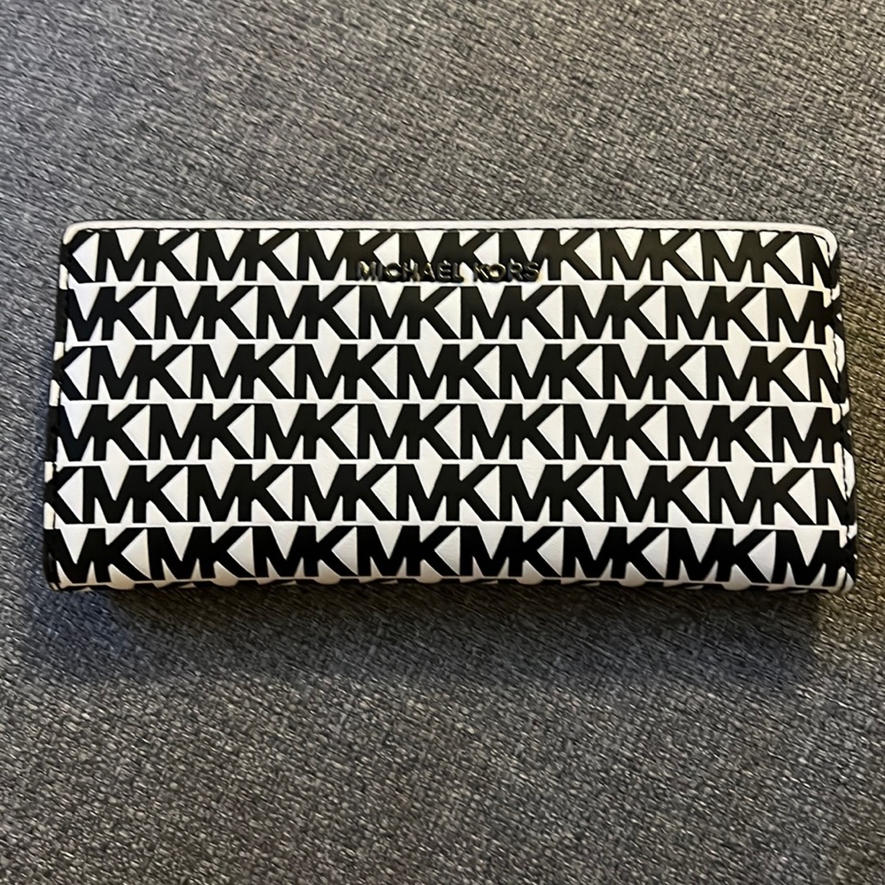 Michael Kors Wallet✨